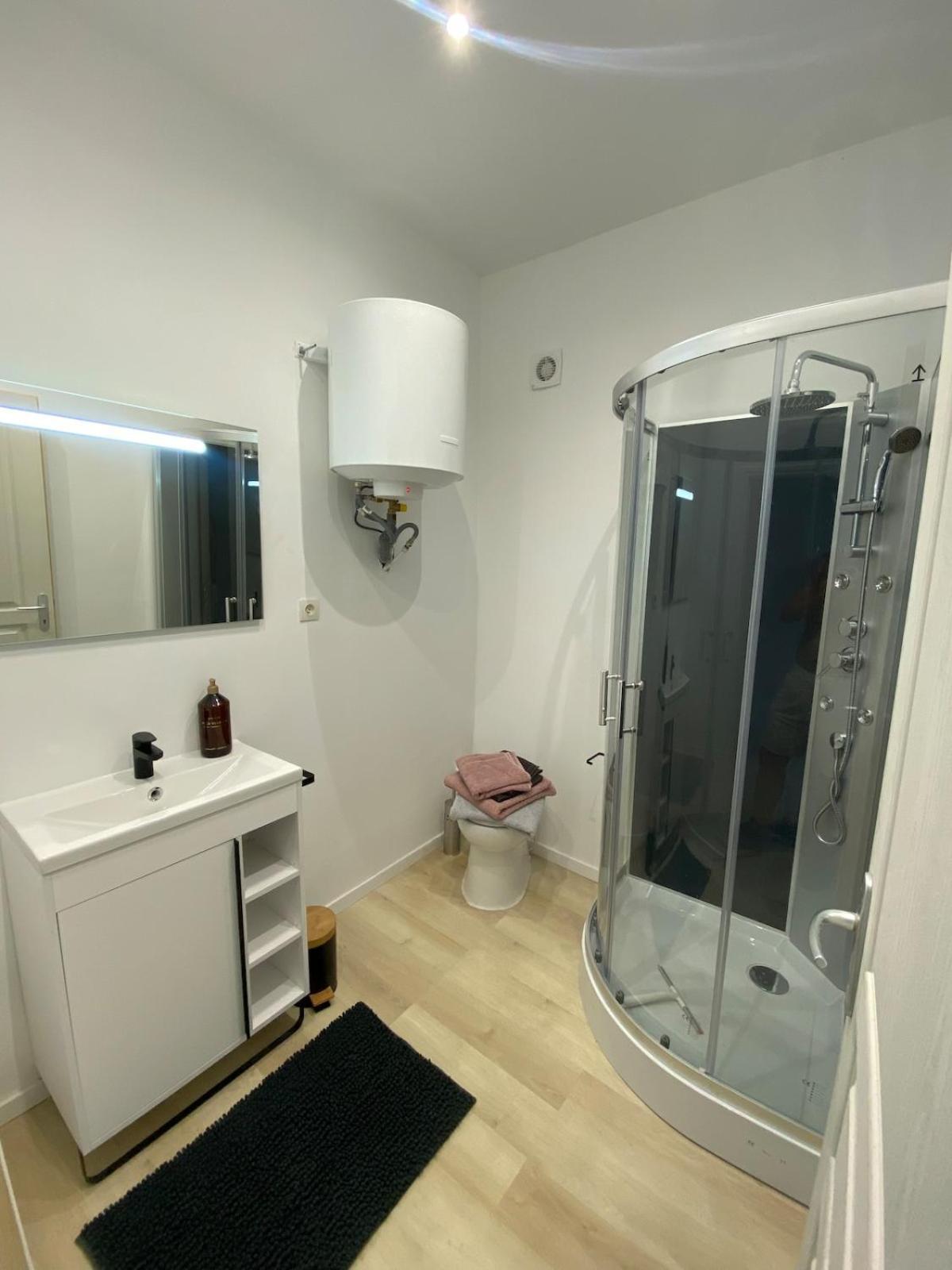 Studio En Provence Avec Piscine La Barben Exteriör bild