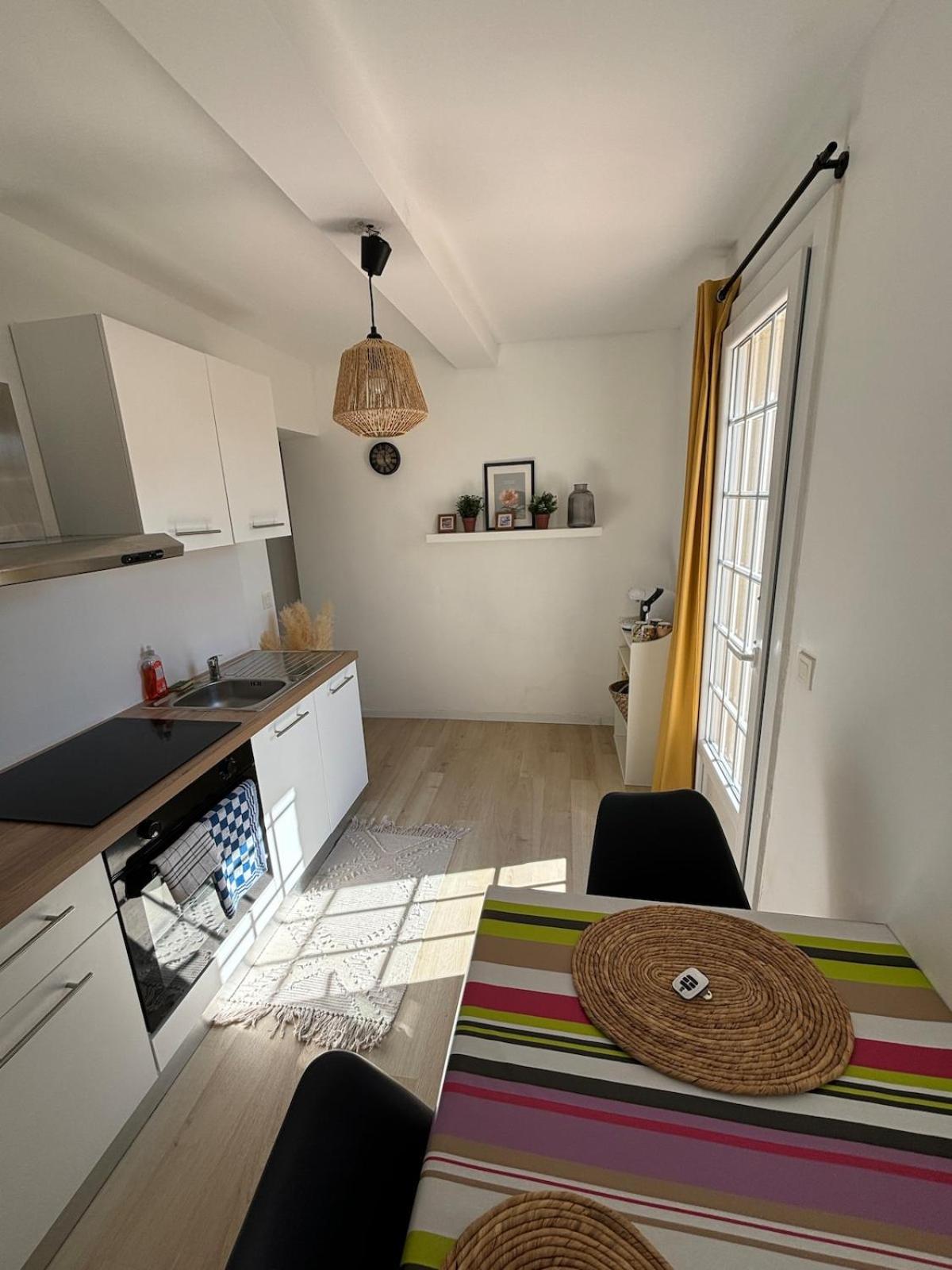 Studio En Provence Avec Piscine La Barben Exteriör bild